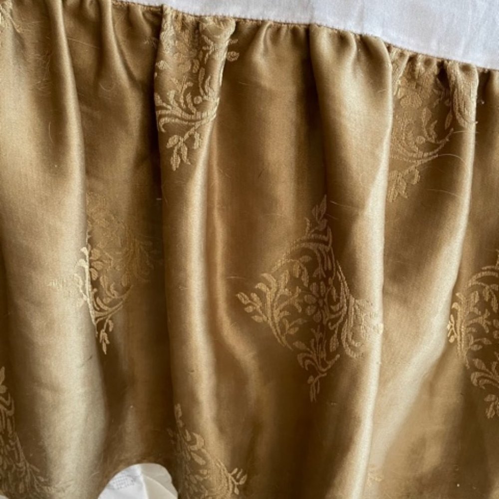 Duvet Cover & Dust Ruffle - Picture 4 of 4